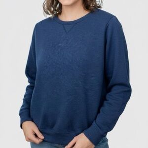 Hanes Women’s Navy Blue Crewneck Pullover Sweatshirt.